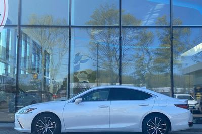 Lexus ES 300h Business Edition