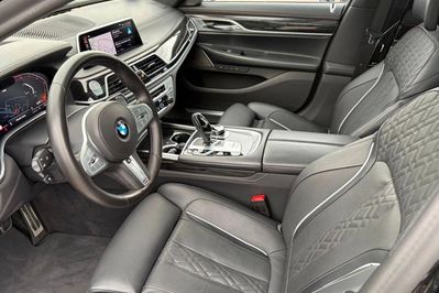 BMW Seria 7 750i xDrive M Sport