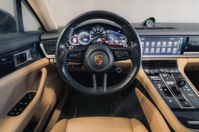 Porsche Panamera 4 E-Hybrid Platinum Edition