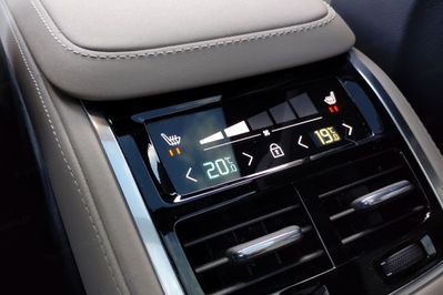 Volvo XC90 T8 AWD Plug-In Hybrid Plus Dark 7os