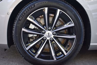 Volvo V60 T6 AWD Plug-In Hybrid Plus Dark