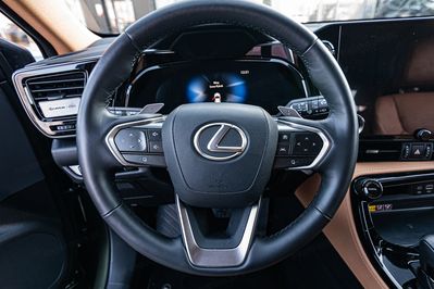 Lexus NX 450h+ Omotenashi 2.5 Hybrid Plug-in AWD