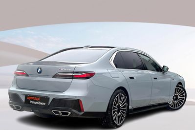BMW Seria 7 M760e PHEV xDrive sport-aut