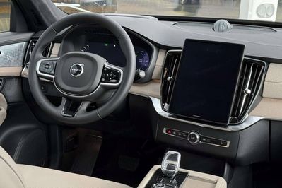 Volvo XC90 B5 AWD Ultra Bright