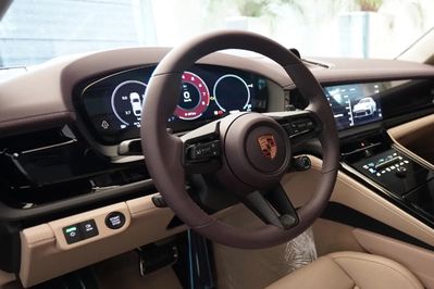 Porsche Panamera 4
