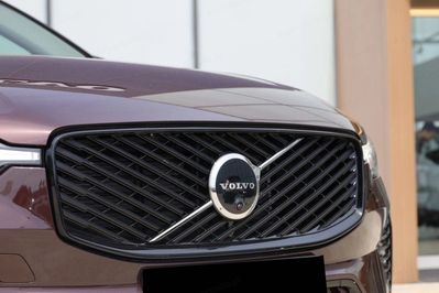 Volvo XC60 B5 AWD Ultra Dark