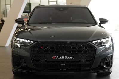 Audi A8 S8 TFSI quattro