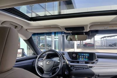 Lexus ES 300h Business Edition +