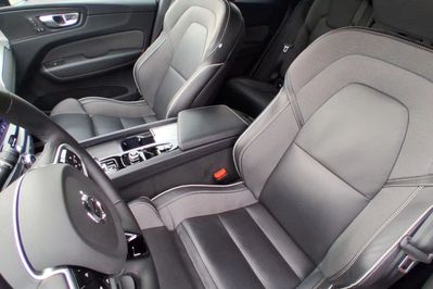 Volvo XC60 B5 B AWD Plus Dark