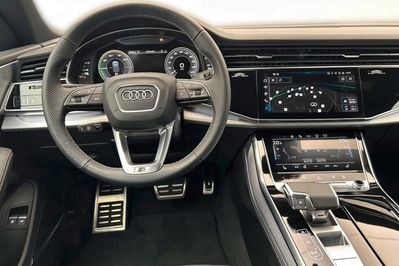 Audi Q8 TFSI e quattro Tiptronic