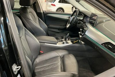 BMW Seria 5 530e xDrive Luxury Line aut