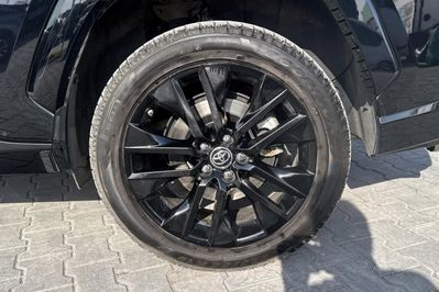 Toyota RAV4 Black Edition by JBL  2.5 Hybrid 4x4