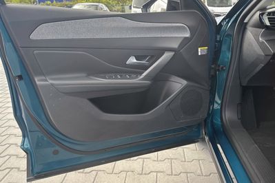 Peugeot 408 Allure 1.2 PureTech mHEV e-DSC6