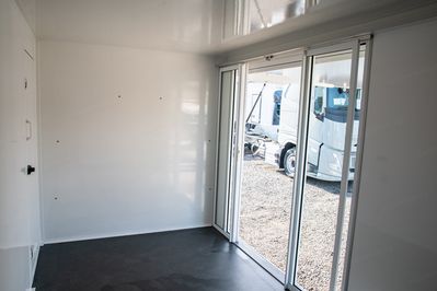 Renault Master L3 Zabudowa Wystawowa Przeszklona