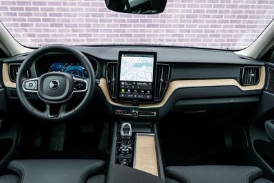 Volvo XC60 B5 B AWD Plus Dark