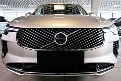 Volvo XC90 B5 AWD Ultra Bright