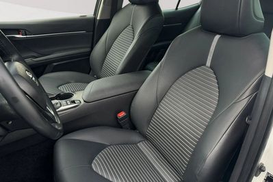 Toyota Camry 2.5 Hybrid CVT
