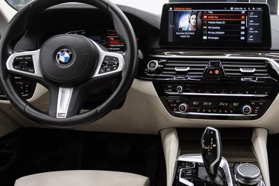 BMW Seria 5 520I Luxury Line