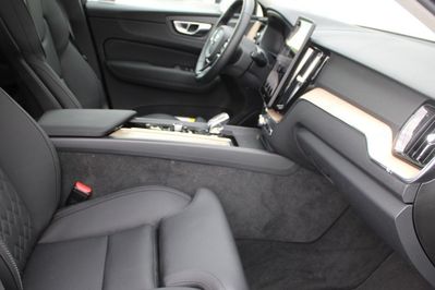 Volvo XC60 B5 B AWD Plus Dark aut