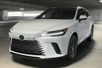 Lexus RX 450h+ Omotenashi 2.5 Hybrid Plug-in