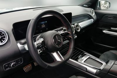 Mercedes GLB 220 mHEV 4-Matic AMG Line 8G-DCT 7- osobowy