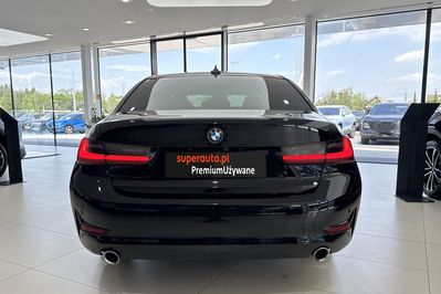 BMW Seria 3 318i Advantage aut