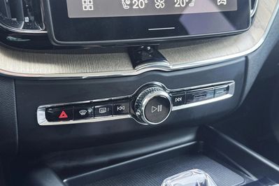 Volvo XC60 B5 B AWD Plus Dark