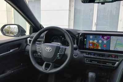 Toyota Camry Hybrid Dynamic Force Executive e-CVT