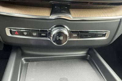 Volvo XC60 B5 AWD Ultra Dark