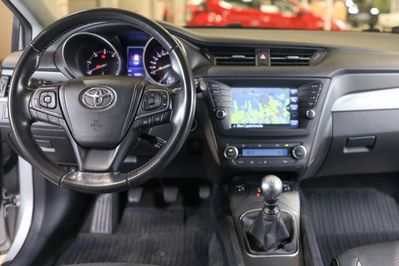 Toyota Avensis 2.0 D-4D Premium