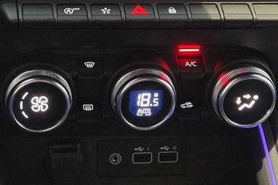 Renault Clio Techno 1.0 TCe X-Tronic