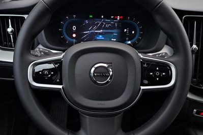 Volvo XC60 B5 B AWD Plus Dark aut