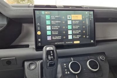 Land Rover Defender 110 D250 S