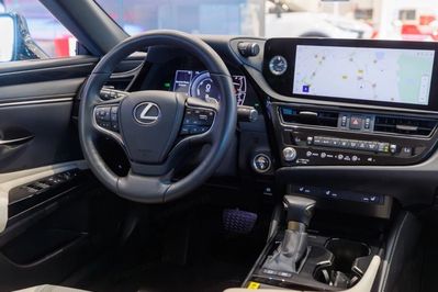 Lexus ES 300H f Sport Design