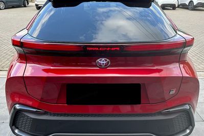 Toyota C-HR GR Sport 2.0 Hybrid Dynamic Force Plug-in