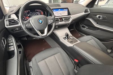 BMW Seria 3 318i Advantage aut
