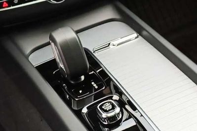 Volvo XC60 T6 Plug-In Hybrid AWD Plus Dark aut