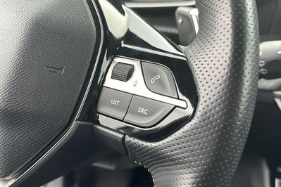 Peugeot 2008 GT 1.2 PureTech EAT8