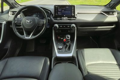 Toyota RAV4 2.5 Hybrid Black Edition by JBL 4x4