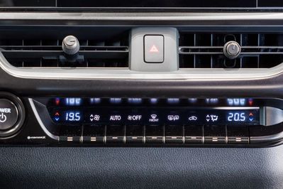 Lexus UX 300h Business