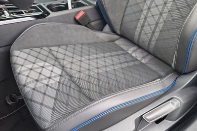 Volkswagen Golf R-Line 1.5 TSI HEV