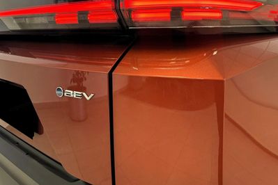 Toyota C-HR + Style BEV