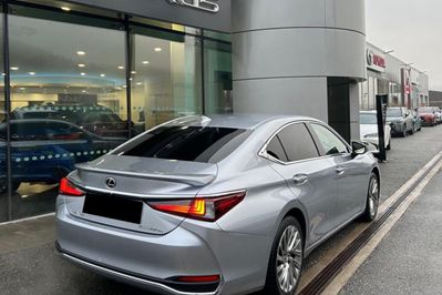 Lexus ES 300h Omotenashi