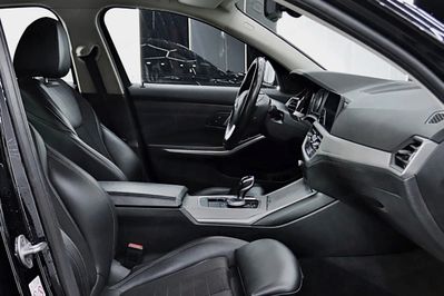 BMW Seria 3 318i Advantage aut