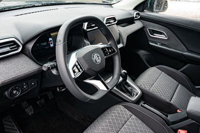 MG ZS 1.5  Standard MT