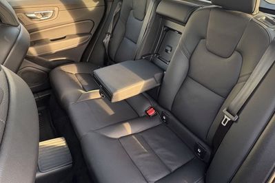 Volvo XC60 T8 Plug-in Hybrid AWD Ultra Dark