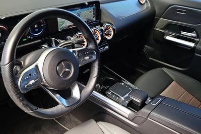Mercedes EQA 300 66.5kWh 4-Matic Electric Art