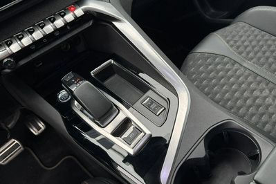 Peugeot 3008 1.6 PureTech Hybrid PHEV Road Trip S&S EAT8