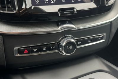 Volvo XC60 B5 B AWD Plus Dark aut