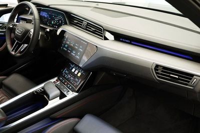 Audi Q8 SQ8 TFSI quattro Tiptronic